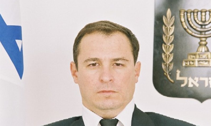 חזק. דחה את הבקשה