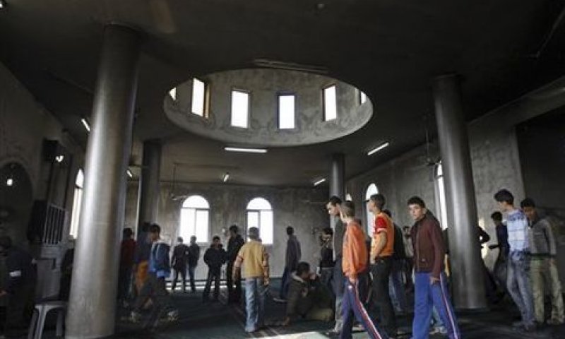 המסגד המפויח לאחר השריפה [צילום: AP]