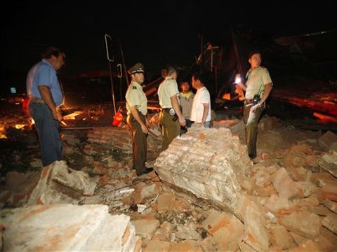 מחפשים אחרי נעדרים [צילום: AP]