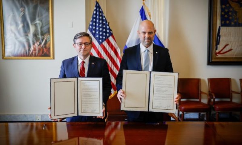 בדרך להחתמת ראשי פרלמנטים [צילום: נועם מושקוביץ/דוברות הכנסת]