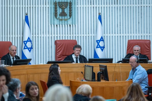 מינץ, עמית וסולברג בדיון בעתירות [צילום: יונתן זינדל/פלאש 90]