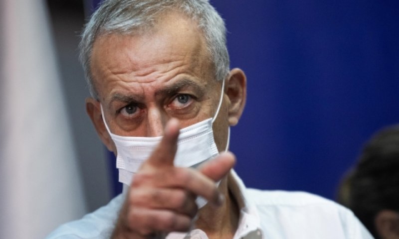 הסמכות בידיו. מנכ"ל משרד הבריאות, נחמן אש [צילום: יונתן זינדל, פלאש 90]