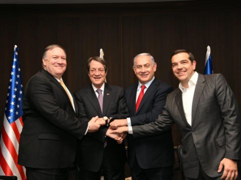 ראש הממשלה בנימין נתניהו, נשיא קפריסין ניקוס אנסטסיאדיס, ראש ממשלת יוון אלכסיס ציפראס ומזכיר המדינה האמריקני מייק פומפאו נועדים כעת במלון מצודת דוד בירושלים [צילום: עמוס בן גרשום/לע״מ]