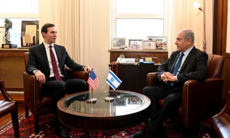 נתניהו וקושנר בפגישה קודמת. מקימים צוות לפירוז הרצועה [צילום: שגרירות ארה"ב]