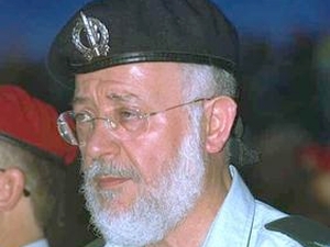 הרב וייס. הפקודות מעל הכל?