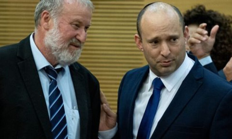 בנט ונדלבליט. "חייבים לך תודה גדולה" [צילום: יונתן זינדל/פלאש 90]