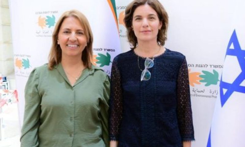תמר זנדברג וגילה גמליאל [צילום: רפי בן-חקון/לע"מ]