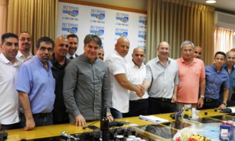 מעמד חתימת ההסכם [צילום: דוברות ההסתדרות]