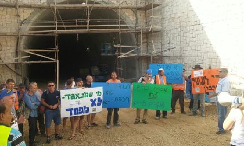 עובדים זרים חוסמים את עבודות הרכבת לירושלים