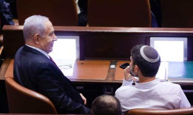 נתניהו וסמוטריץ אמש מליאה [צילום: אוליביה פיטוסי/פלאש 90]