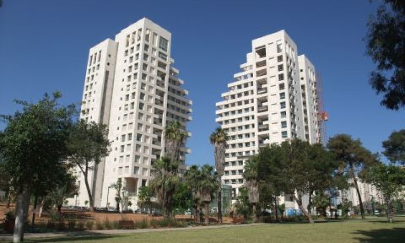 סביוני רמת אביב. "אם כל חטאת"