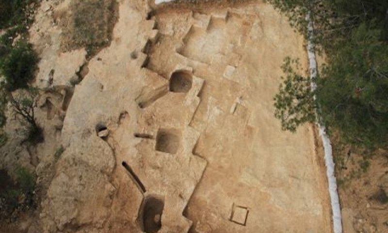אגני ההיקוות על תקרת המקווה [צילום: Skyview, באדיבות רשות העתיקות]