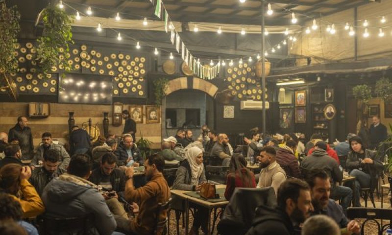 בית קפה בדמשק, 1 בינואר 2025 [צילום: מוסעב שאמי/AP]