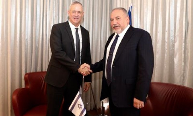 ליברמן וגנץ. חילוקי דעות בכחול לבן [צילום: איתמר שאול]