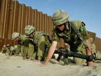 חיילי צה"ל זוחלים על ציר כיסופים