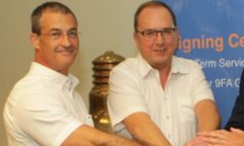 רם ארליכמן (משמאל) ועופר בלוך. זה שנכנס וזה שיצא [צילום: יוסי וייס]