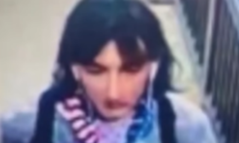 רוברט קרימו כפי שתועד לאחר הירי [צילום: מתוך מצלמות האבטחה]