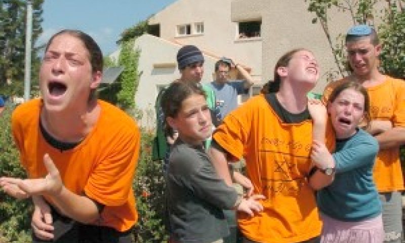 משפחות התפרקו בגלל ההתנתקות. משפחה בפינוי [ארכיון: פלאש 90]