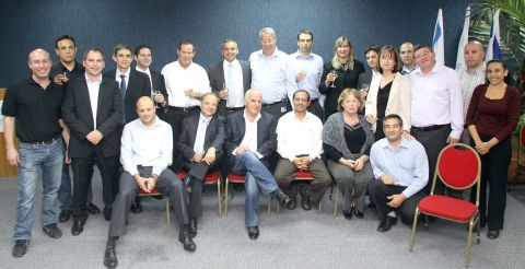 תמונה לאחר מעמד החתימה [צילום: ניב קנטור]