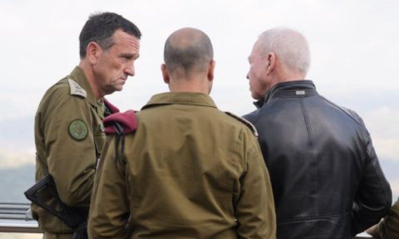 גלנט והרמטכ"ל בסיור בצפון [צילום: אלעד מלכה]