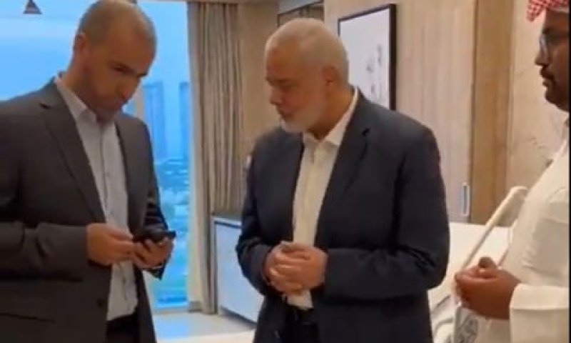 הנייה. שומע את הבשורה מקטר