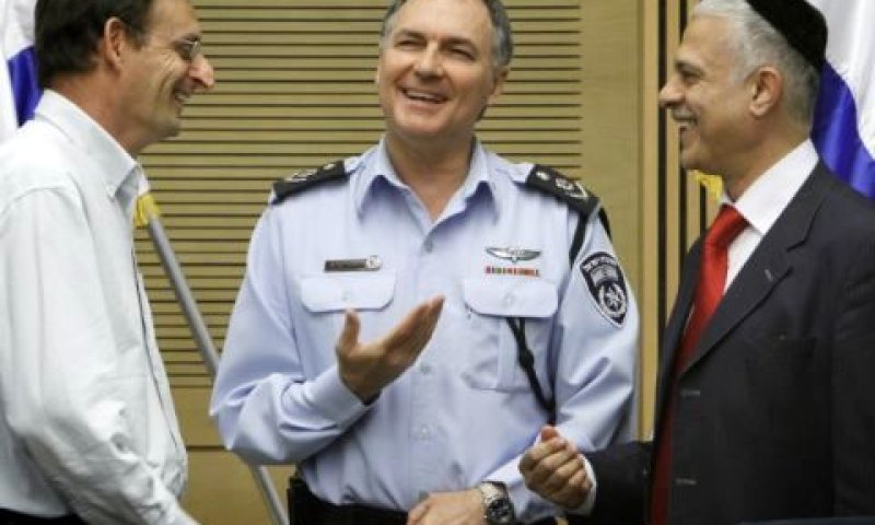 המפכ"ל הבוקר עם חברי ועדת הפנים [צילום: פלאש 90]
