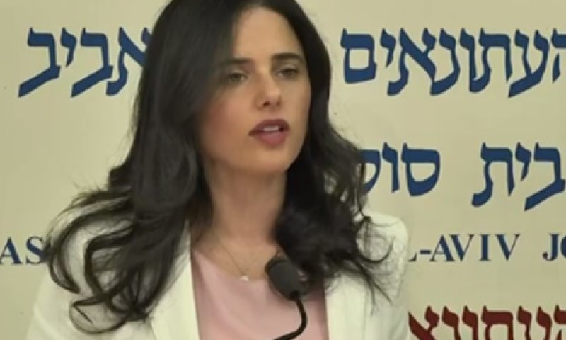 שקד. נסעה בשבת