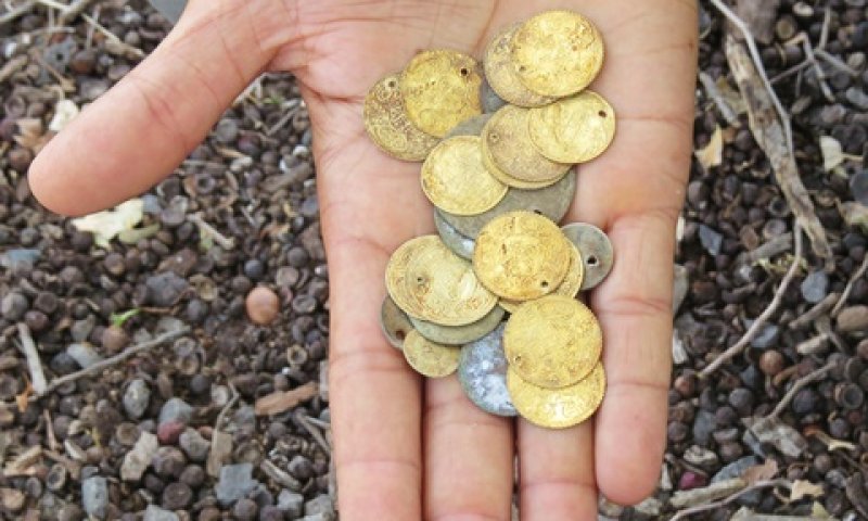 מטמון התליונים מכורזים [צילום: ד"ר יוסי בורדוביץ]