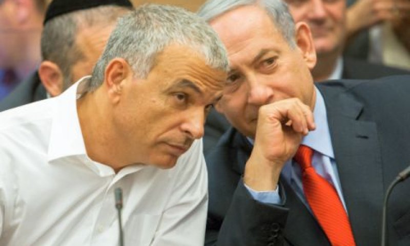 נתניהו וכחלון. יעבירו בקריאה ראשונה [צילום: יונתן סינדל / פלאש 90]