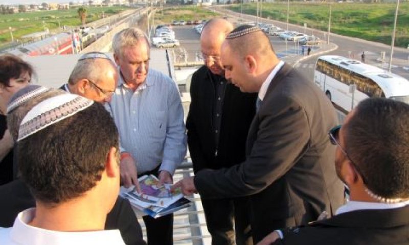 סיור בשטח שהוקצה לבסיסי צה"ל [צילום: יורם בן-ארוש]