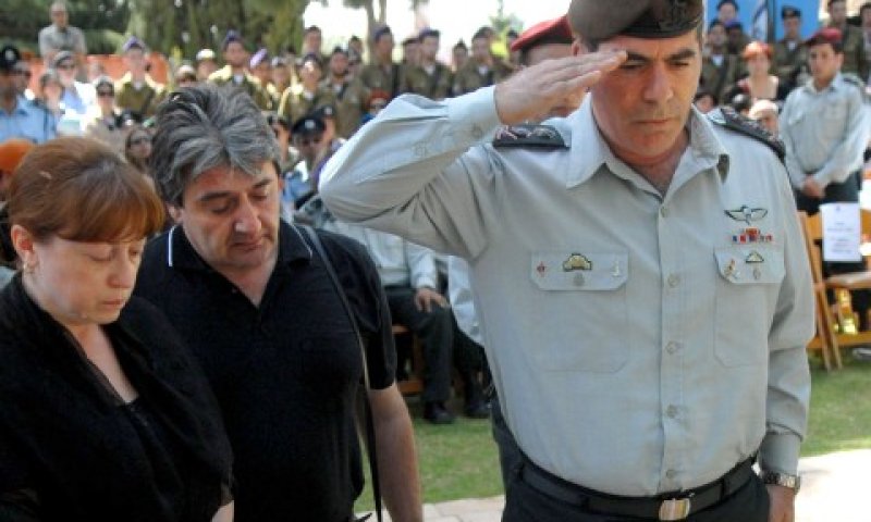 על קברו של דוד פפיאן ז"ל [צילום: דובר צה"ל]