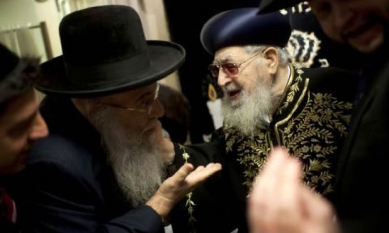 הרב עובדיה יוסף במהלך שיעורו האחרון במוצאי שבת [צילום: פלאש 90]