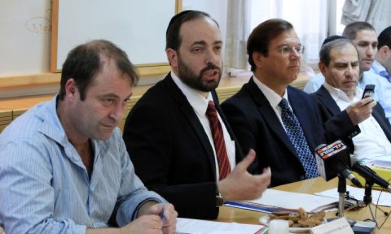 ישיבת מועצת מקרקעי ישראל [צילום: ששון תירם]