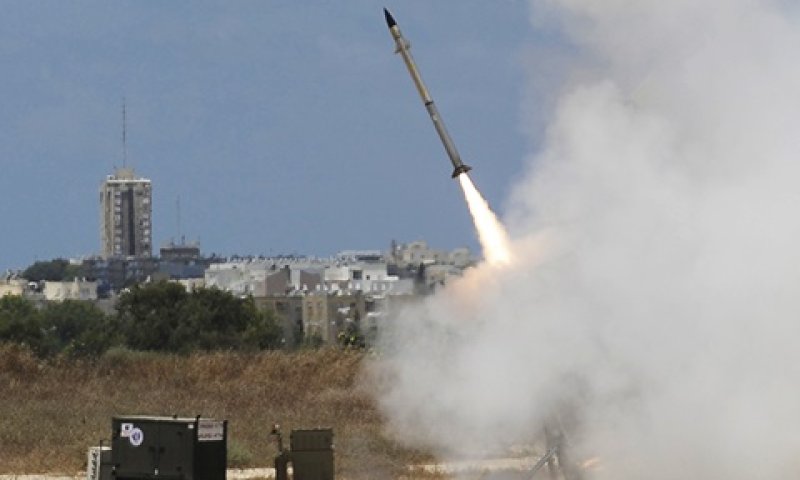 פגיעות ישירות למרות הכיפה [צילום: פלאש 90]