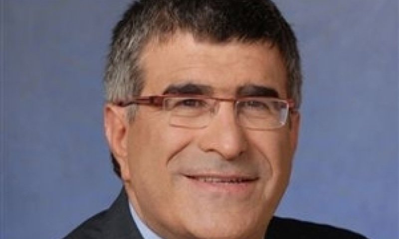 המנכ"ל, יונה פוגל