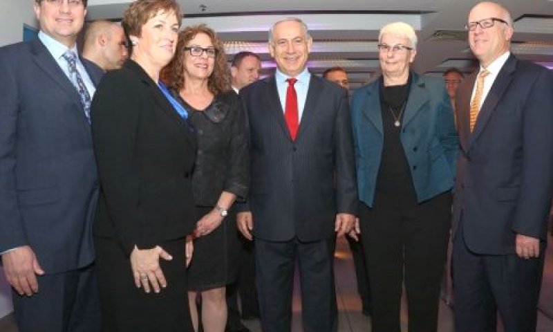 נתניהו עם בכירי האוניברסיטה והחברות [צילום: קובי קנטור]