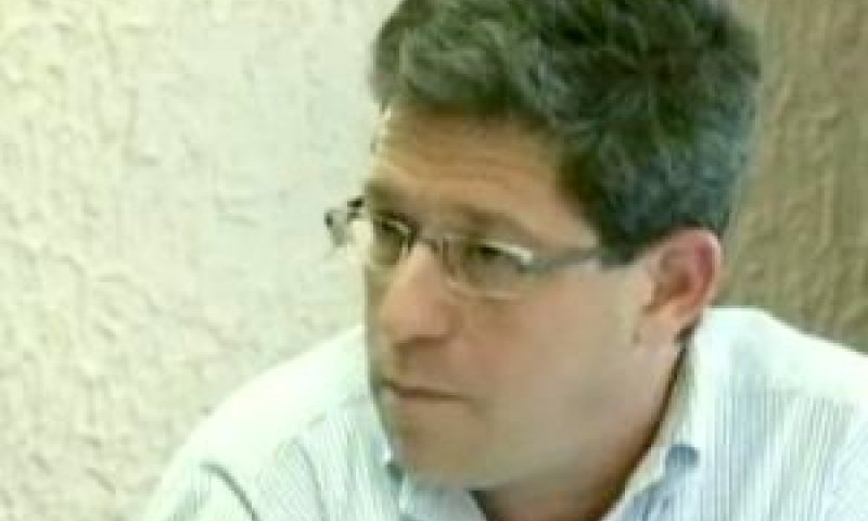 רונן לובש מבעלי פריזמה