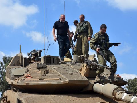 שר הביטחון בתרגיל שריון ברמת הגולן [צילום: אריאל חרמוני, משרד הביטחון]