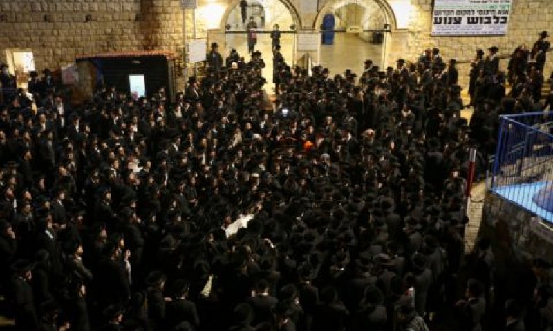 התקהלות בציון רשב"י במירון לפני כחודש [צילום: דוד כהן/פלאש 90]