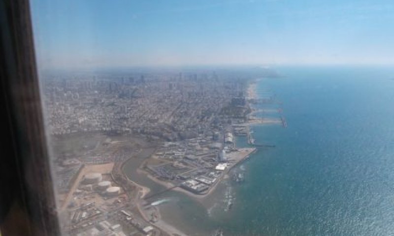 חוף תל אביב. שלושה לא נפתחו