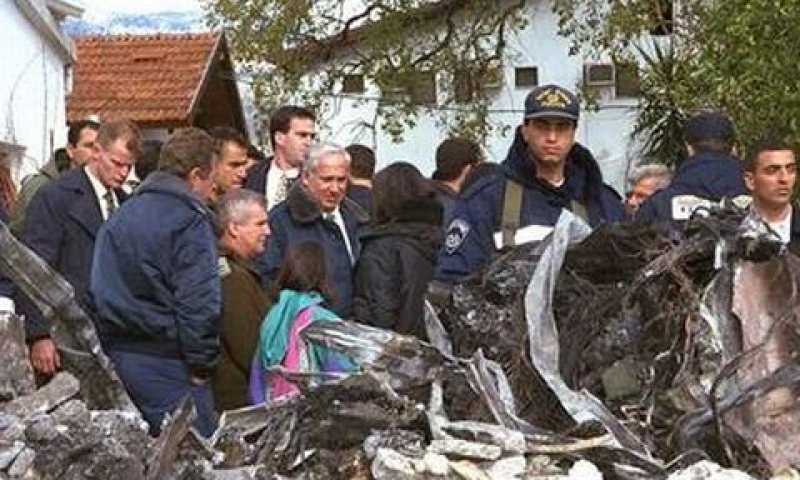 ראש הממשלה נתניהו באתר האסון [צילום: אבי אוחיון/לע"מ]