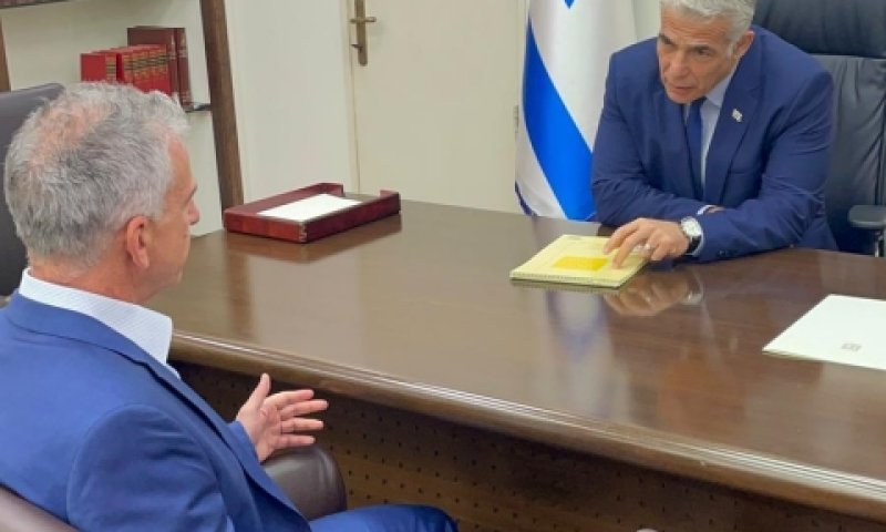 לפיד וברנע בפגישתם