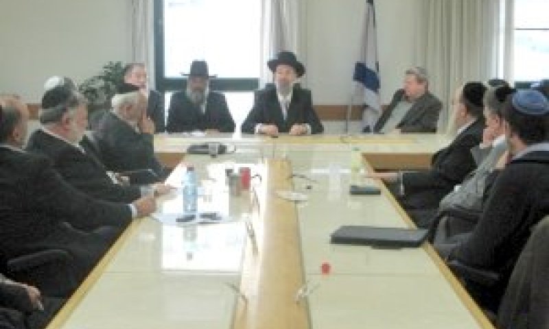 הרב מצגר בפגישה עם יבואני בשר