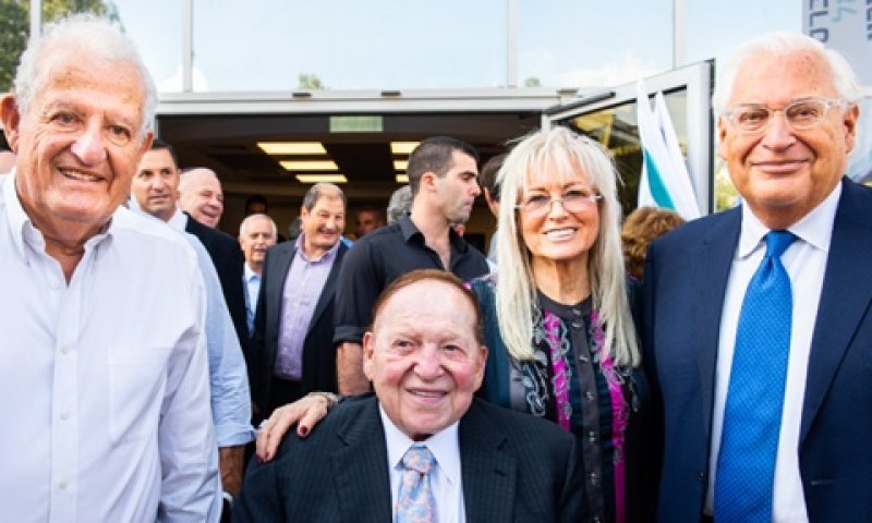 השגריר האמריקני, בני הזוג אדלסון ונשיא האוניברסיטה [צילום: ג'וזף]