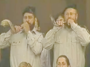 חיילי הרבנות הצבאית תוקעים בשופרות