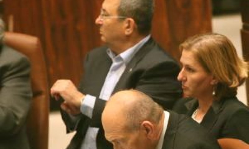 אולמרט, לבני, ברק. ישיבה משותפת [צילום: פלאש 90]