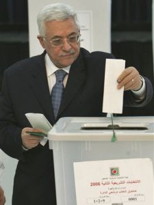 אבו מאזן מצביע ברמאללה