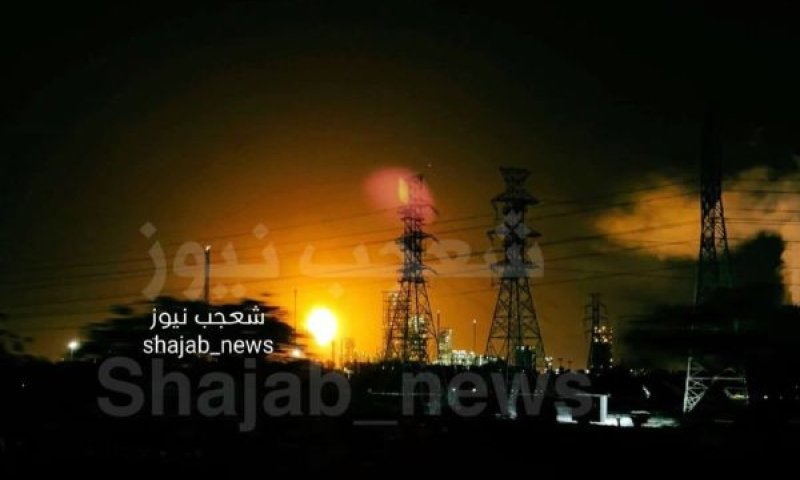 שרפה במתקן ארמקו סמוך לגבול תימן [צילום: רשתות ערביות]