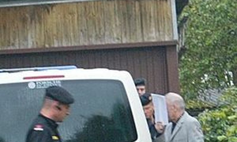 פריצל מובל לביתו בחודש ספטמבר השנה [צילום: AP]