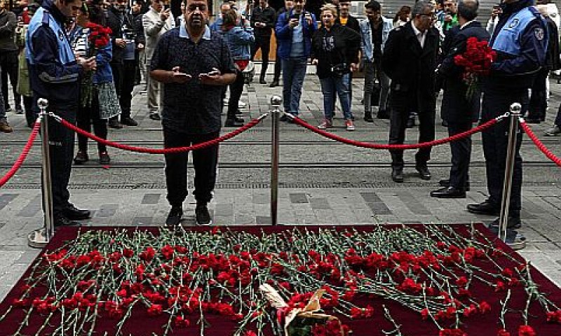 זירת הפיגוע באיסטנבול [צילום: חליל חמרה/AP]